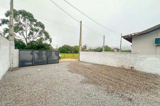 Garagem de casa para alugar com 1 quarto, 45m² em São João do Rio Vermelho, Florianópolis