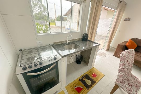 Cozinha de casa para alugar com 1 quarto, 45m² em São João do Rio Vermelho, Florianópolis