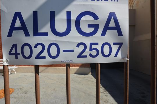 Placa Instalada de apartamento para alugar com 2 quartos, 70m² em Jacarepaguá, Rio de Janeiro