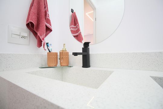 Banheiro de apartamento à venda com 2 quartos, 64m² em Vila Andrade, São Paulo