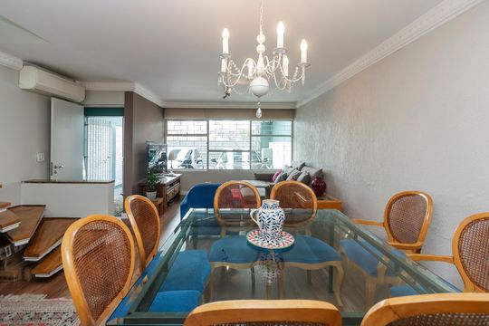 Sala de casa à venda com 3 quartos, 180m² em Jardim das Acacias, São Paulo