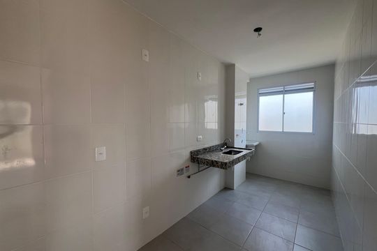 Cozinha de apartamento para alugar com 2 quartos, 52m² em Braúnas, Belo Horizonte