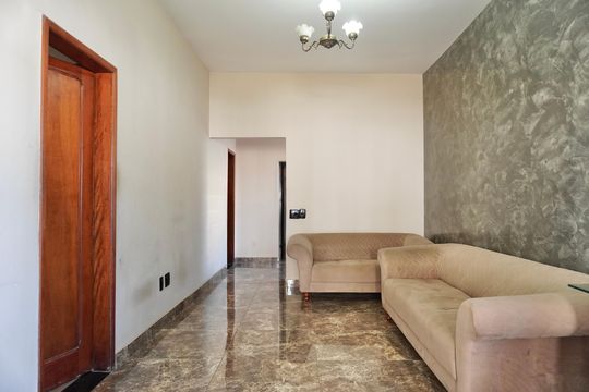Casa à venda com 4 quartos, 200m² em Sagrada Família, Belo Horizonte