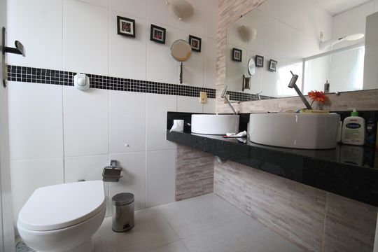 Banheiro da suíte de casa de condomínio à venda com 5 quartos, 230m² em Freguesia (jacarepaguá), Rio de Janeiro