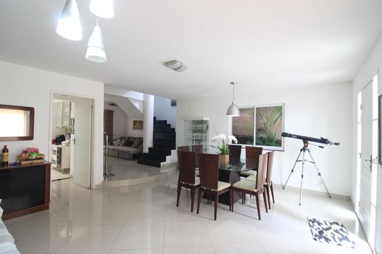 Sala de casa de condomínio à venda com 5 quartos, 230m² em Freguesia (jacarepaguá), Rio de Janeiro