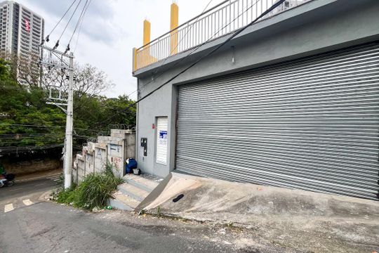 Fachada de casa para alugar com 1 quarto, 100m² em Vila Pereira Barreto, São Paulo