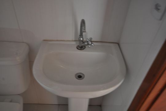 Lavabo de casa de condomínio para alugar com 2 quartos, 77m² em Vila Germinal, São Paulo