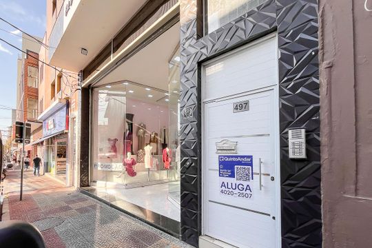 Fachada + plaquinha de kitnet/studio para alugar com 1 quarto, 20m² em Centro, São Caetano do Sul