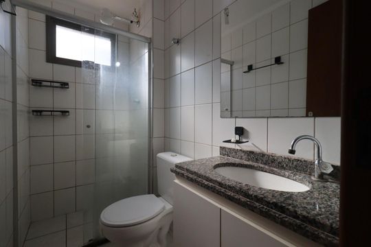 Banheiro da Suíte de apartamento para alugar com 1 quarto, 38m² em Jardim Macedo, Ribeirão Preto