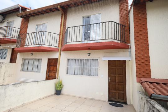 Quintal de casa à venda com 2 quartos, 70m² em Vila Yolanda, Osasco