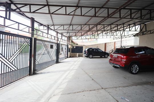 Garagem de casa à venda com 2 quartos, 70m² em Vila Yolanda, Osasco