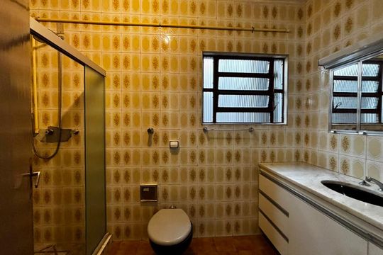 Banheiro de apartamento para alugar com 3 quartos, 84m² em Navegantes, Porto Alegre