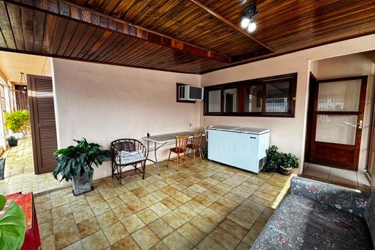 Área externa de apartamento para alugar com 3 quartos, 84m² em Navegantes, Porto Alegre