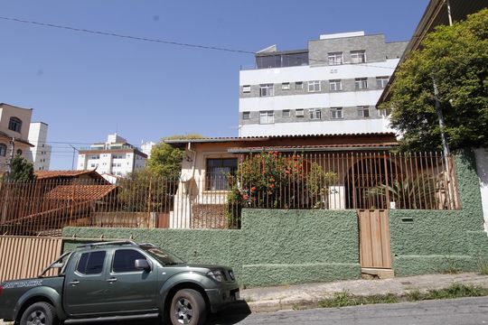 Fachada de casa à venda com 3 quartos, 172m² em Alto Caiçaras, Belo Horizonte