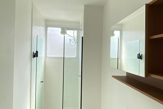 Banheiro de apartamento à venda com 2 quartos, 42m² em Jardim Boa Vista (zona Oeste), Osasco
