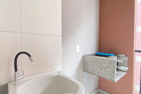 Área de Serviço de apartamento para alugar com 2 quartos, 47m² em Ayrosa, Osasco