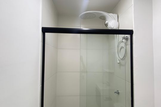 Banheiro de apartamento para alugar com 2 quartos, 47m² em Ayrosa, Osasco