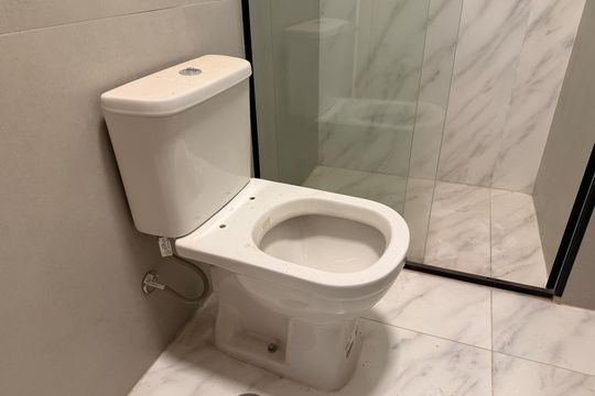 Banheiro da Suíte de apartamento para alugar com 2 quartos, 75m² em José Menino, Santos