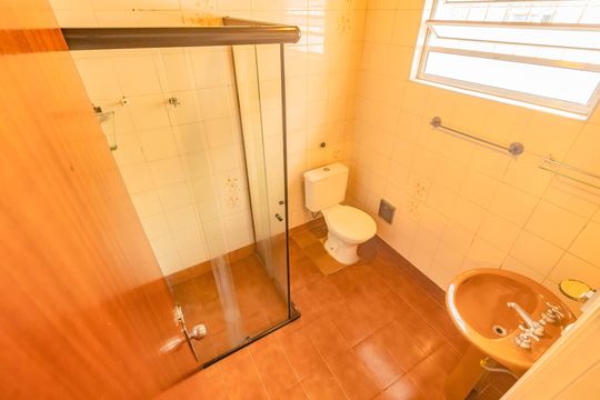 Banheiro social de casa para alugar com 2 quartos, 85m² em Americanópolis, São Paulo