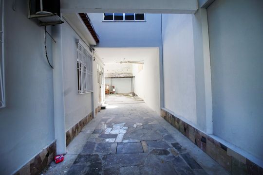 Garagem de casa para alugar com 5 quartos, 360m² em Vila da Penha, Rio de Janeiro