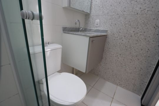 Banheiro de apartamento para alugar com 2 quartos, 50m² em Quinta da Paineira, São Paulo