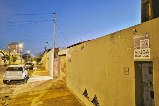 Plaquinha de casa para alugar com 2 quartos, 50m² em Segismundo Pereira, Uberlândia