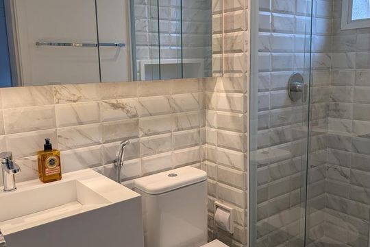 Banheiro de apartamento à venda com 3 quartos, 120m² em Real Parque, São Paulo