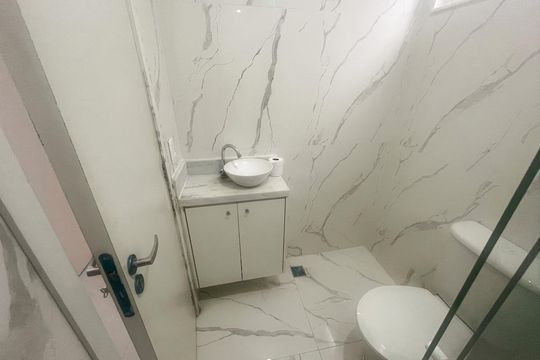 Banheiro de casa de condomínio para alugar com 2 quartos, 60m² em Engenho de Dentro, Rio de Janeiro