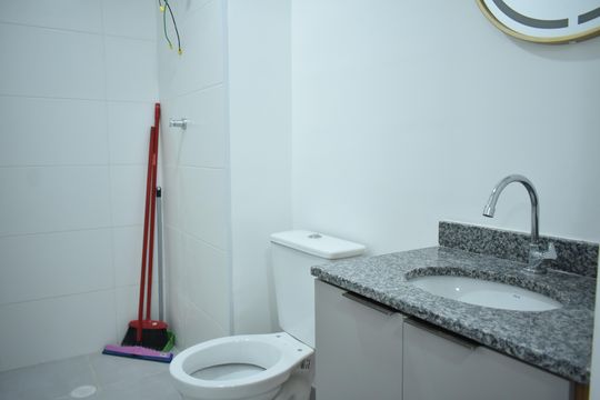 Banheiro de apartamento para alugar com 1 quarto, 27m² em Vila Clementino, São Paulo