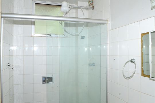 Banheiro de apartamento à venda com 2 quartos, 43m² em Dom Silverio, Belo Horizonte