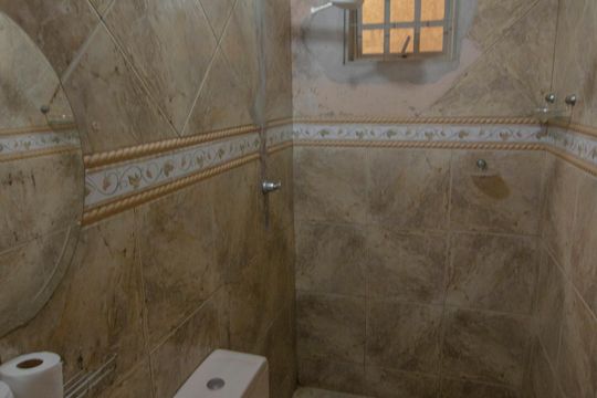 Banheiro social de casa à venda com 3 quartos, 120m² em Samambaia, Brasília