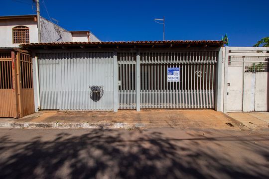 Fachada de casa à venda com 3 quartos, 120m² em Samambaia, Brasília