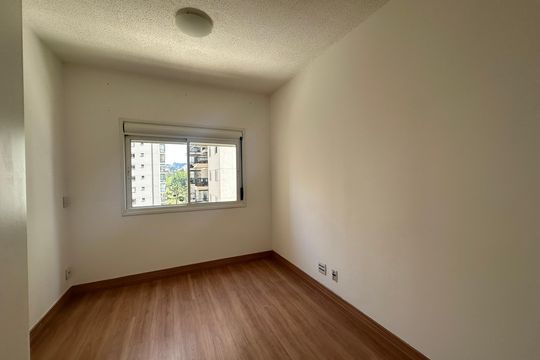 Suíte de apartamento para alugar com 2 quartos, 69m² em Jardim Tupanci, Barueri