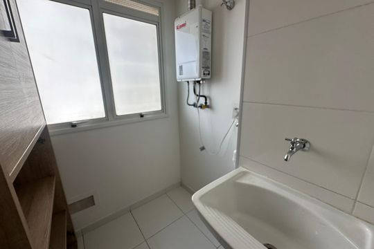 Área de Serviço de apartamento para alugar com 2 quartos, 69m² em Jardim Tupanci, Barueri