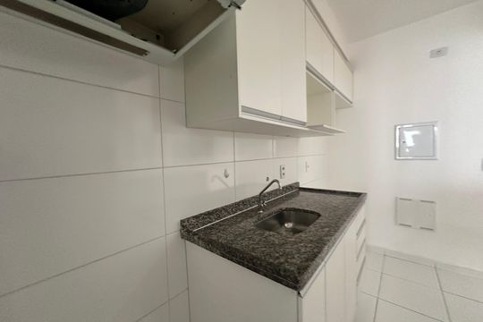Cozinha de apartamento para alugar com 2 quartos, 69m² em Jardim Tupanci, Barueri