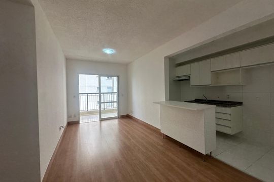 Sala de apartamento para alugar com 2 quartos, 69m² em Jardim Tupanci, Barueri