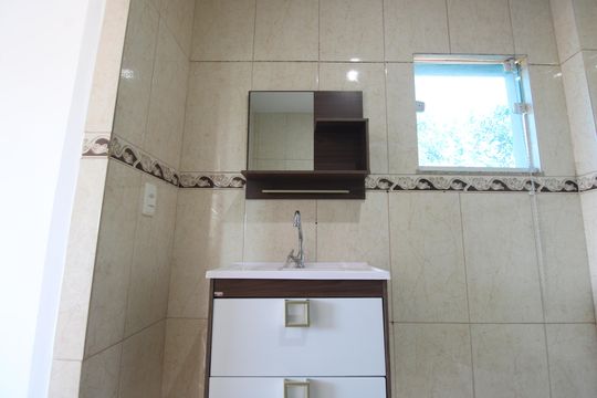 Banheiro da suíte de casa para alugar com 3 quartos, 360m² em Curicica, Rio de Janeiro