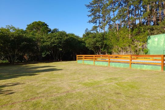 Área externa de casa para alugar com 4 quartos, 520m² em Ressaca, Cotia