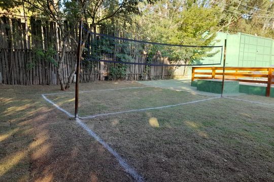 Área externa de casa para alugar com 4 quartos, 450m² em Ressaca, Cotia