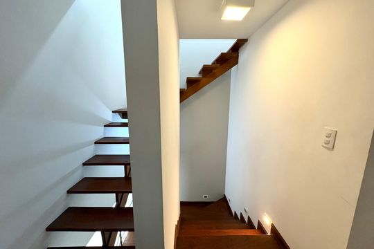 Escada de casa de condomínio à venda com 4 quartos, 282m² em Taquara, Rio de Janeiro