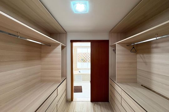 Closet da suíte 2 de casa de condomínio à venda com 4 quartos, 282m² em Taquara, Rio de Janeiro