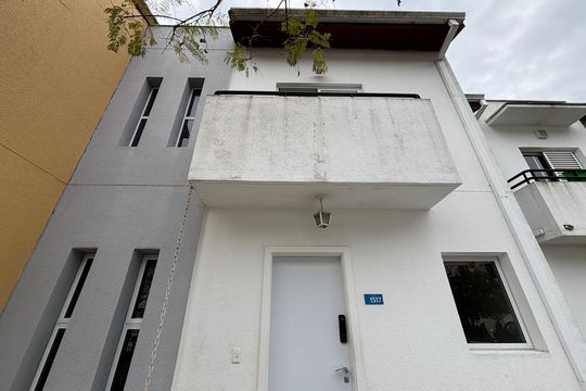 Fachada de casa de condomínio para alugar com 3 quartos, 100m² em Rio Cotia, Cotia