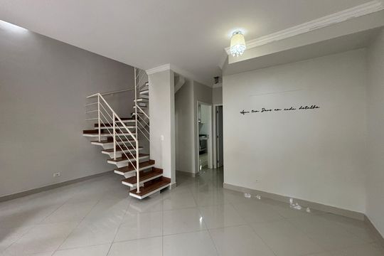 Casa de Condomínio para alugar com 3 quartos, 100m² em Rio Cotia, Cotia