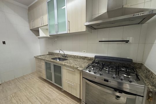 Cozinha de casa de condomínio para alugar com 3 quartos, 100m² em Rio Cotia, Cotia