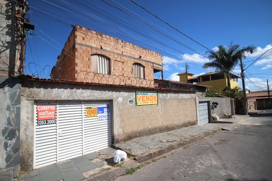 Plaquinha Instalada 18/08/2026 WZLX-682 de casa à venda com 2 quartos, 78m² em Conjunto Agua Branca, Contagem