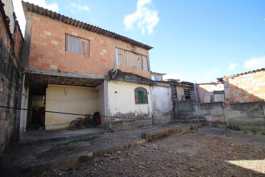 Quintal de casa à venda com 2 quartos, 78m² em Conjunto Agua Branca, Contagem