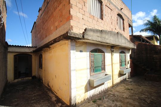 Quintal de casa à venda com 2 quartos, 78m² em Conjunto Agua Branca, Contagem