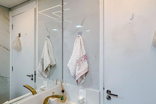 Banheiro de apartamento à venda com 2 quartos, 42m² em Vila Esperança, São Paulo