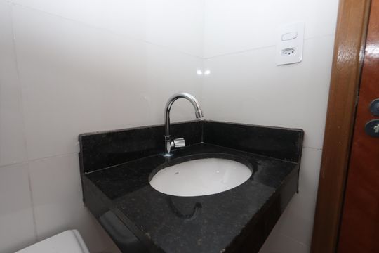 Banheiro de apartamento à venda com 2 quartos, 34m² em Vila Ema, São Paulo