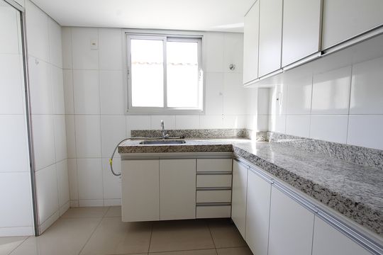 Cozinha de apartamento para alugar com 3 quartos, 111m² em Prado, Belo Horizonte